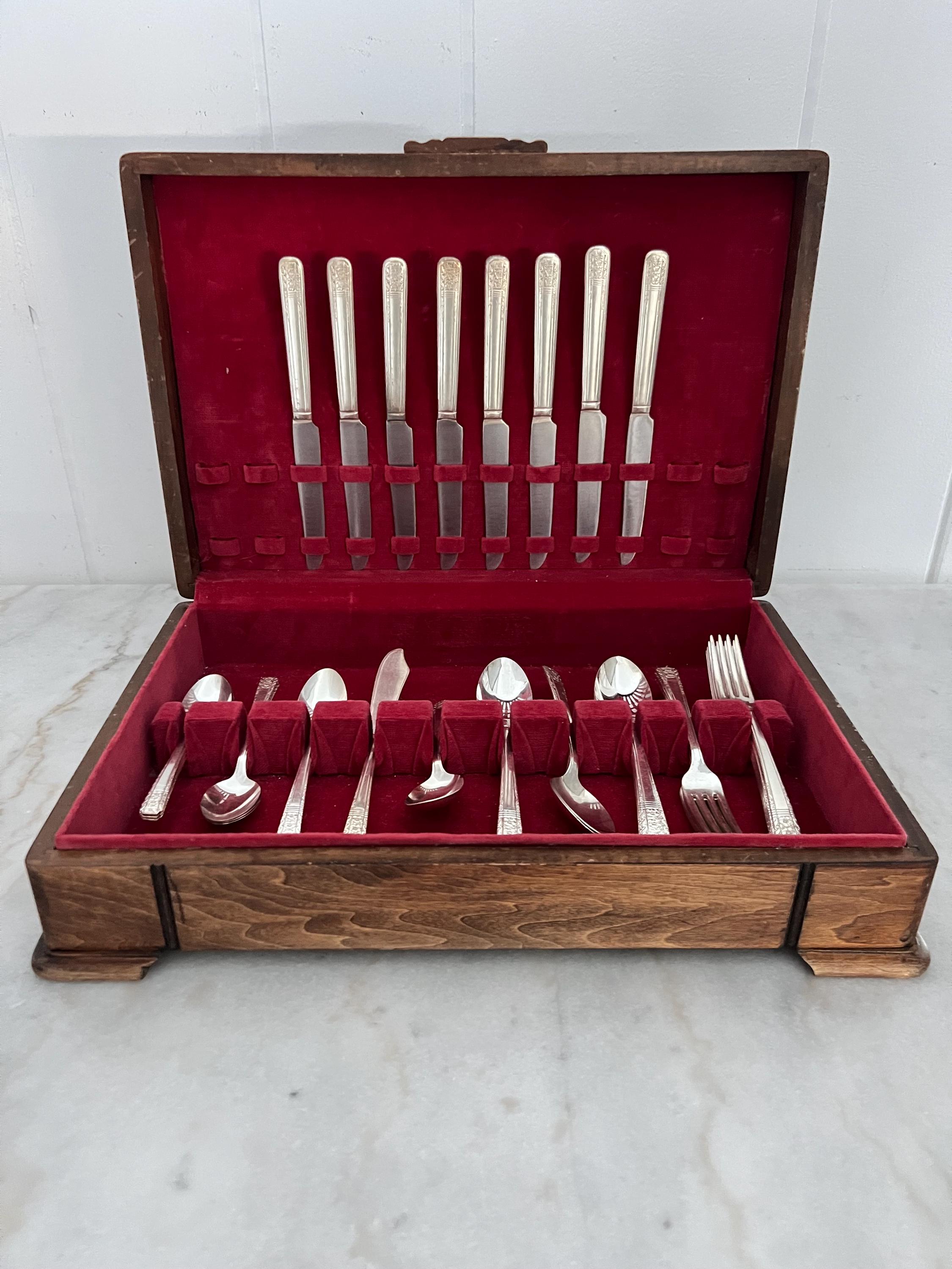 Antique 34-piece 1930s R.W. & Sons Wallace Luxor Pattern A1