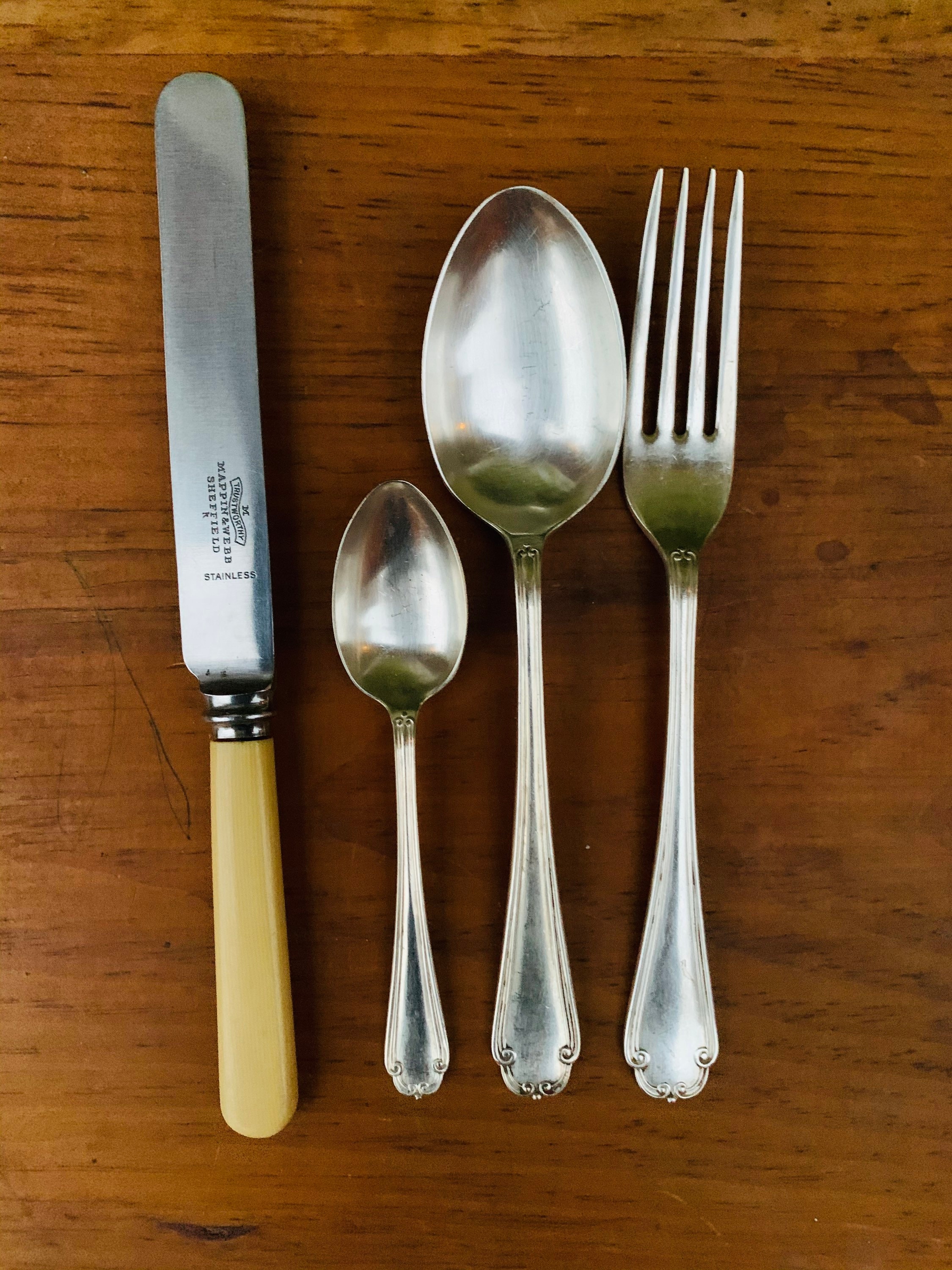 Paris様　シルバーフォークイギリス製・イニシャルMappin&Webb 67 Piece Antique Flatware Set Mappin & Webb Kings Plate
