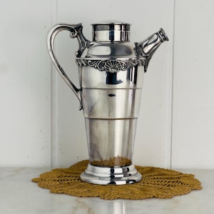 Vintage Marlboro Plate Cocktail Shaker, ribbed Art Nouveau silver plated, EP on Copper, Drink Mixer, MCM Martini Shaker, 1950s Bar Jewel