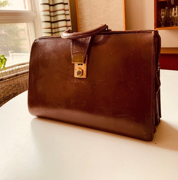 Lot - A large Cheney of London Tan Leather Gladstone Bag