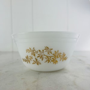 Vintage Federal Glass Golden Glory Mixing Bowl, White Milk Glass with Gold Flower, Oven safe Glass Baking Dish, retro kitchen