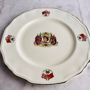 Vintage Alfred Meakin Queen Elizabeth II Decorative Plate, England, 1953 Commemorative Coronation, for Royal Memorabilia, decor, gift