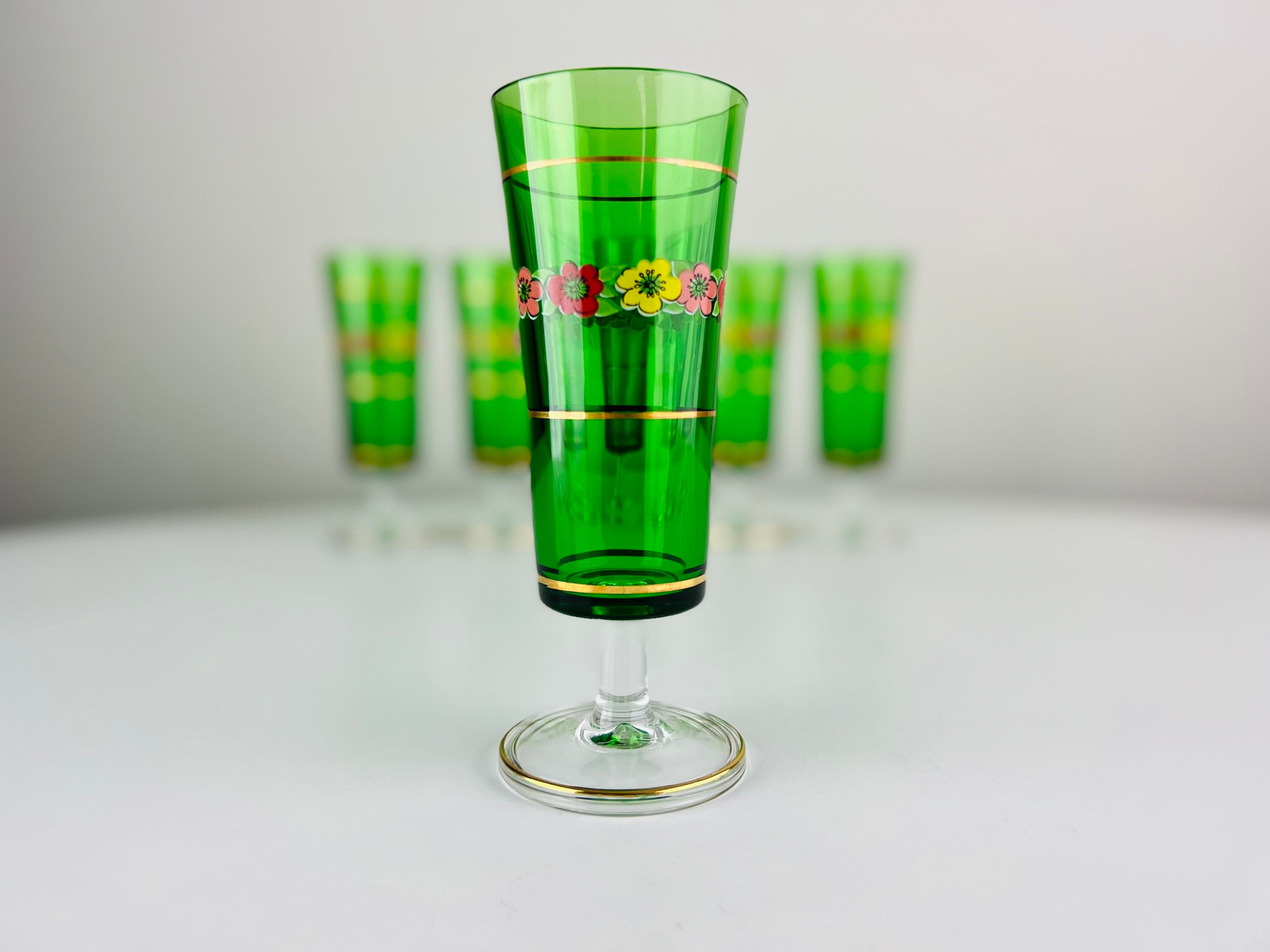 ヴィンテージ グリーン グラス 6 個セット、バラとゴールドの縁取りの