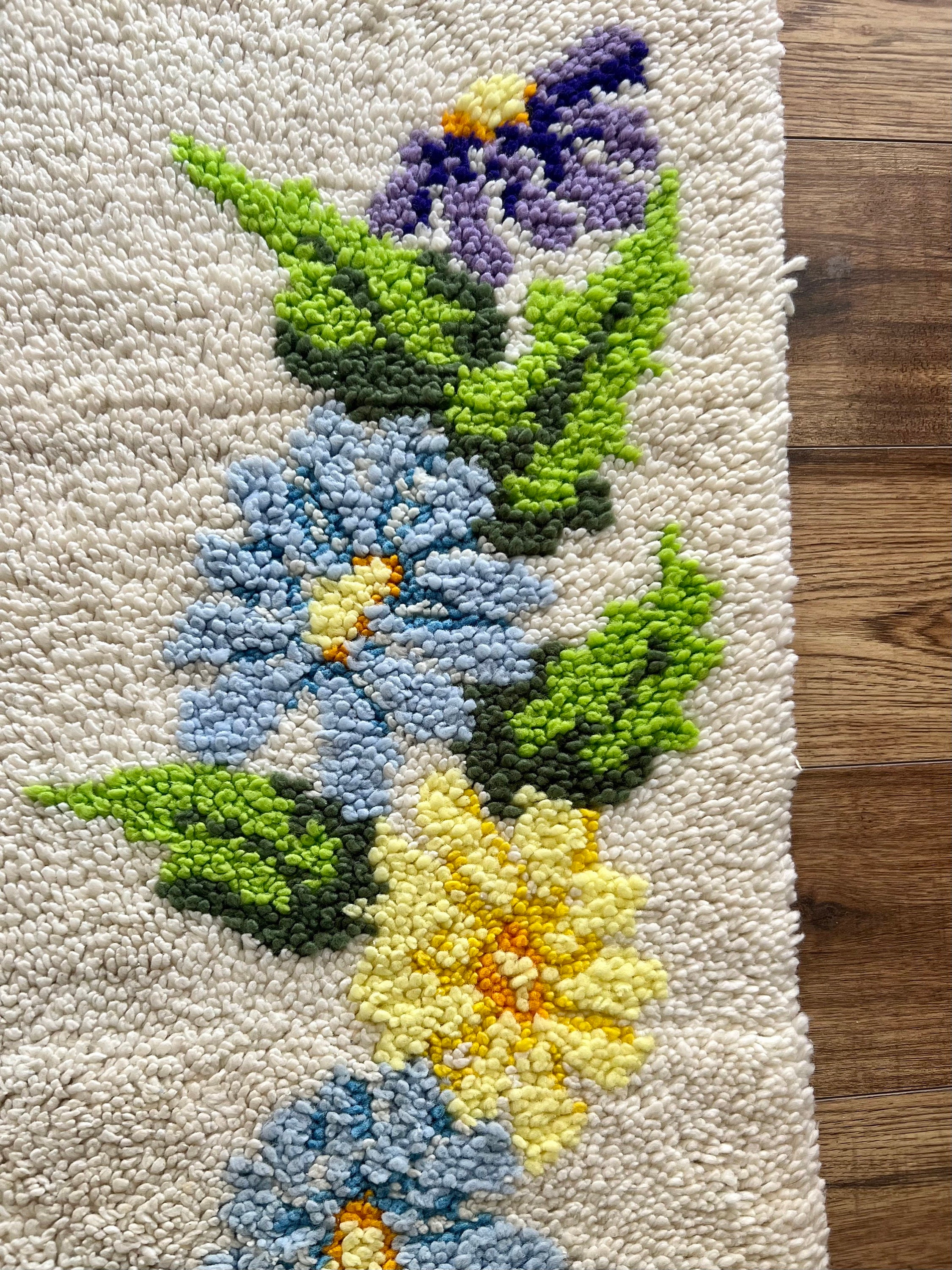 Looped Rug Vintage Vintage Floral Hooked Rug, 1970s Shag, Mid Century Decor - Etsy Canada