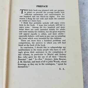 Peut inclure: Une page d'un livre intitul&eacute; "Pr&eacute;face" avec du texte sur le but du livre et les personnes qui ont contribu&eacute; &agrave; sa cr&eacute;ation. Le texte mentionne que le livre a &eacute;t&eacute; cr&eacute;&eacute; pour divertir les familles pendant les pannes de courant.