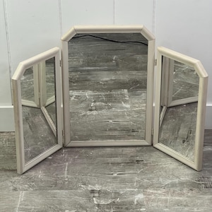 Espejo de madera de tres paneles estilo art déco vintage, con bisagras, 49,5 x 84,5 cm, ideal para tocador o pared, tocador de viaje y decoración del hogar.