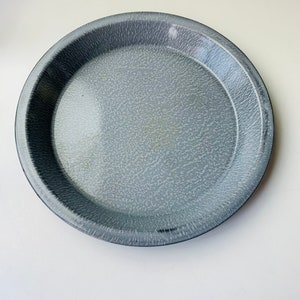 Antique Graniteware Pie Pan, Gray Enamel Pie Plate, great to display in a Farmhouse Kitchen Farm Kitchen decor, Metal Pie Plate