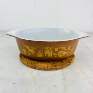 Vintage Pyrex Casserole, &quot;Early Americana&quot;, Large 1.5 Qt, Brown and Gold Oval, Highly Collectible, for Retro Kitchenware, 1960s, decor, gift
