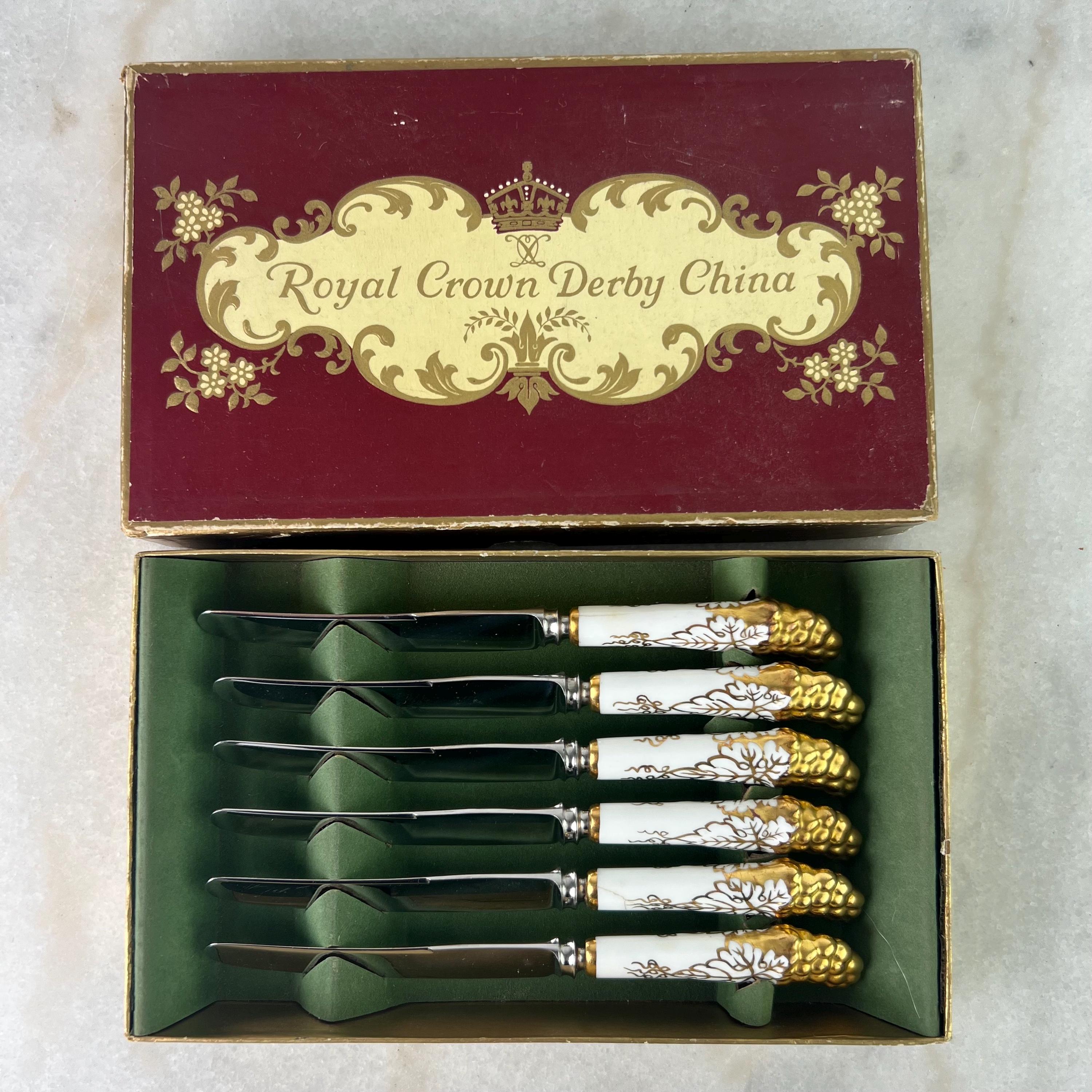 ビンテージ Crown Derby 花柄ナイフ 専用ケース付き Vintage Royal Crown Derby Knives, Gold Vine Embossed China Handles