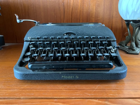 Mini-review/Side-by-side comparison: 7 types of vintage typewriter