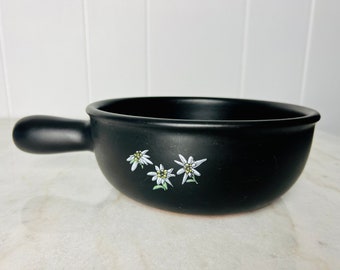 Vintage Clay Casserole with handle, Daisy Flower, black glazed Terra Cotta, for baking, lasagna, baking dish, for oven cooking, kitchen