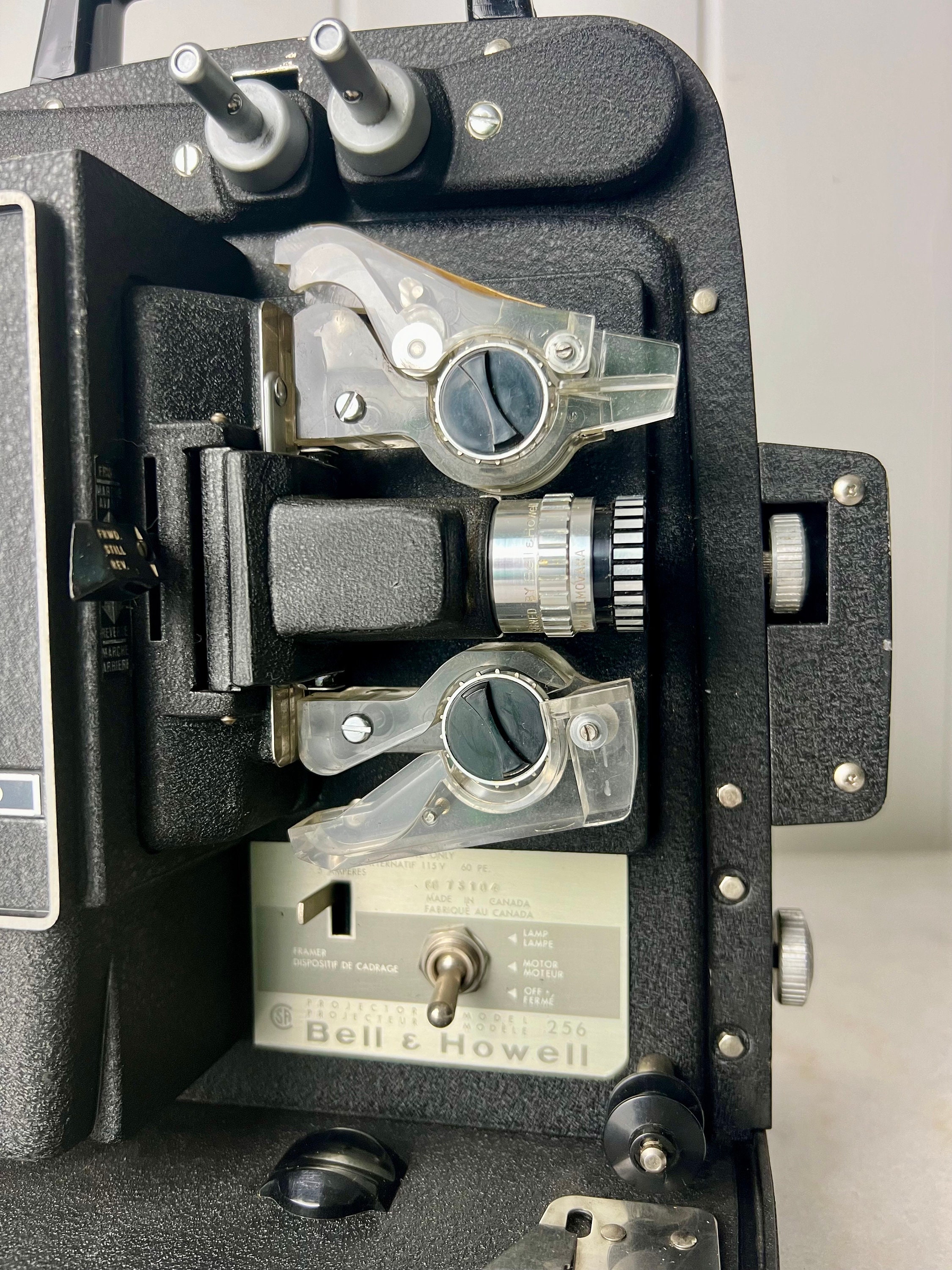 ヴィンテージ ベル＆ハウエル 8 mm 映写機 オートロード No. 256