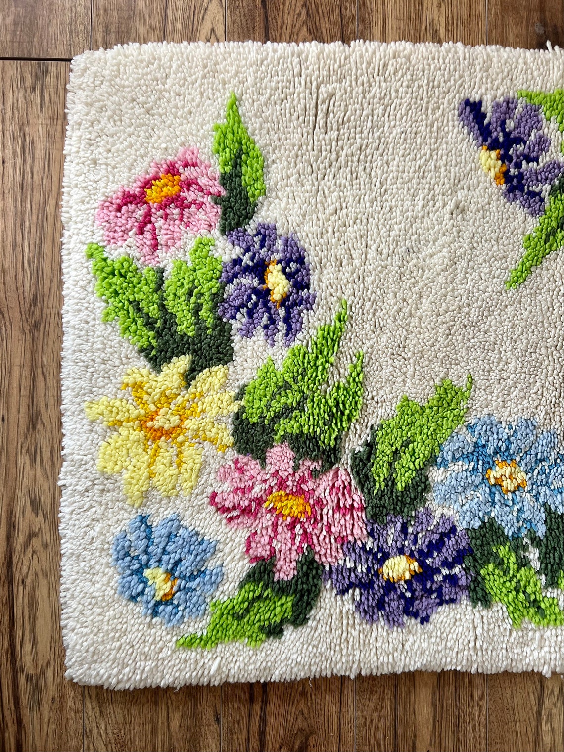 Looped Rug Vintage Vintage Floral Hooked Rug, 1970s Shag, Mid Century Decor - Etsy Canada