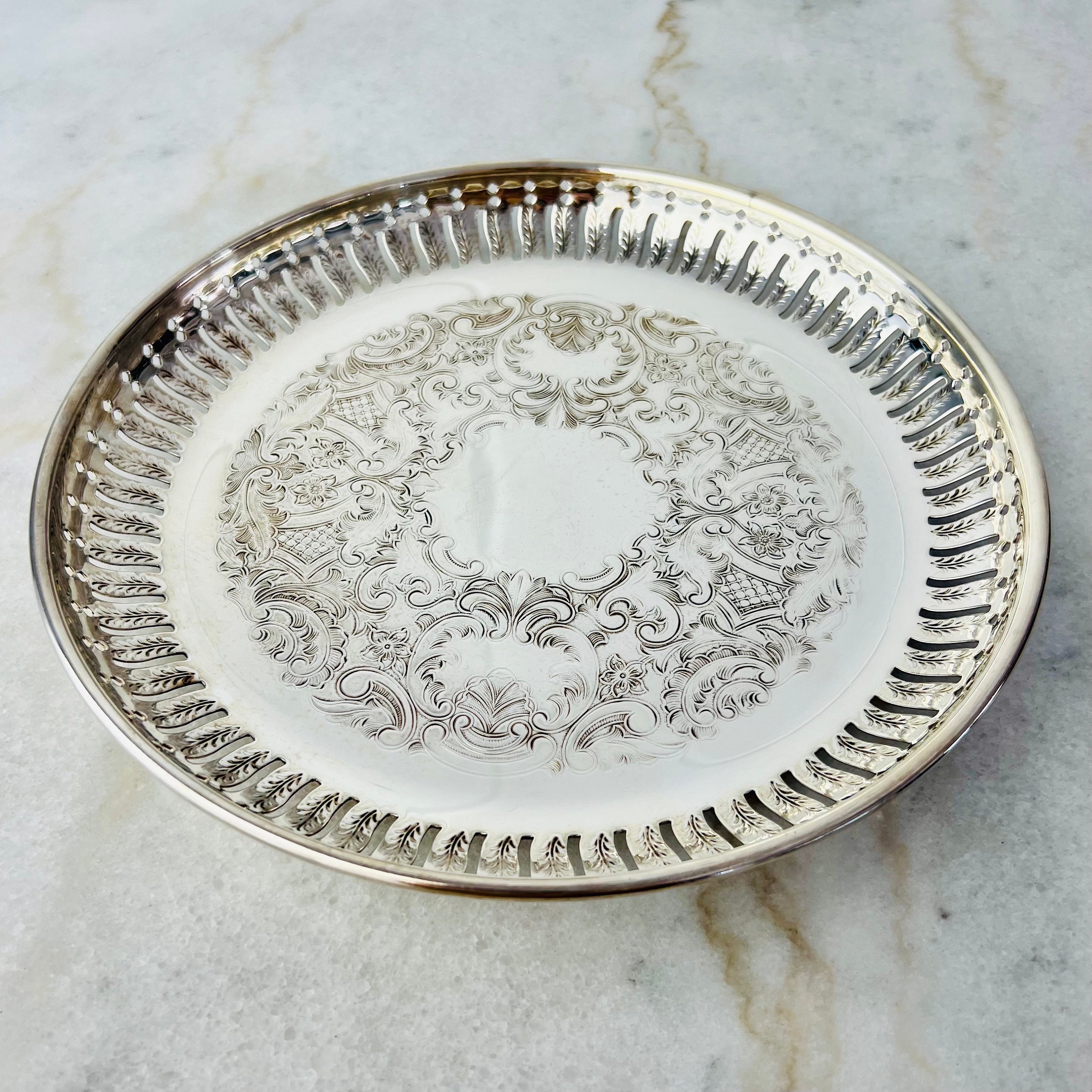【Marlboro】 レリーフのアントルメサーバー 【シルバープレート】 Vintage Marlboro Plate Silver Tray, Pierced Floral Etching, Made