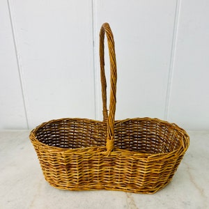 Vintage Wicker Bottle Caddy, holds 2 bottles, brown, size for wine bottles, for picnics, patio, wicker planter, decor, collection, gift