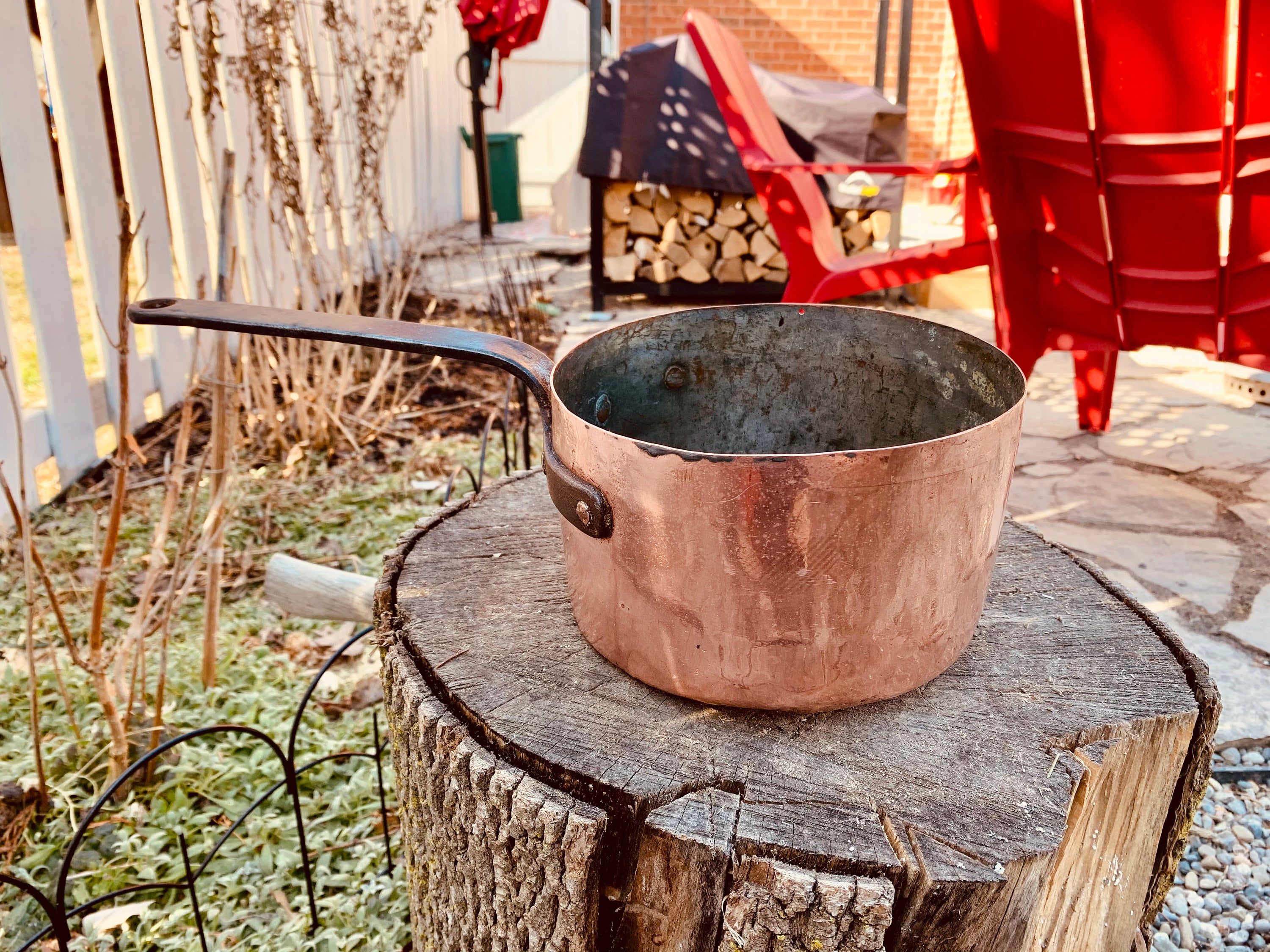 ANTIQUE COPPER POT W/DECORATIVE TRIM! 2 FORGED IRON HANDLES