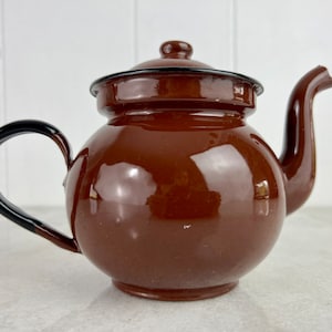 théière vintage en émail brun, bouilloire des années 1970, émaillé en métal, fabriqué en Pologne, pour le thé, bohème, milieu du siècle, décoration de cuisine, cadeau