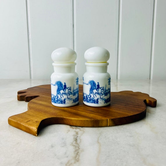 Blue and White Salt & Pepper (JAS) Blue and White Salt & Pepper (JAS)