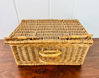 Vintage Woven Wicker Basket with closing lid, Suitcase style, for picnics, rustic home decor, boho decor, photo prop, display, gift