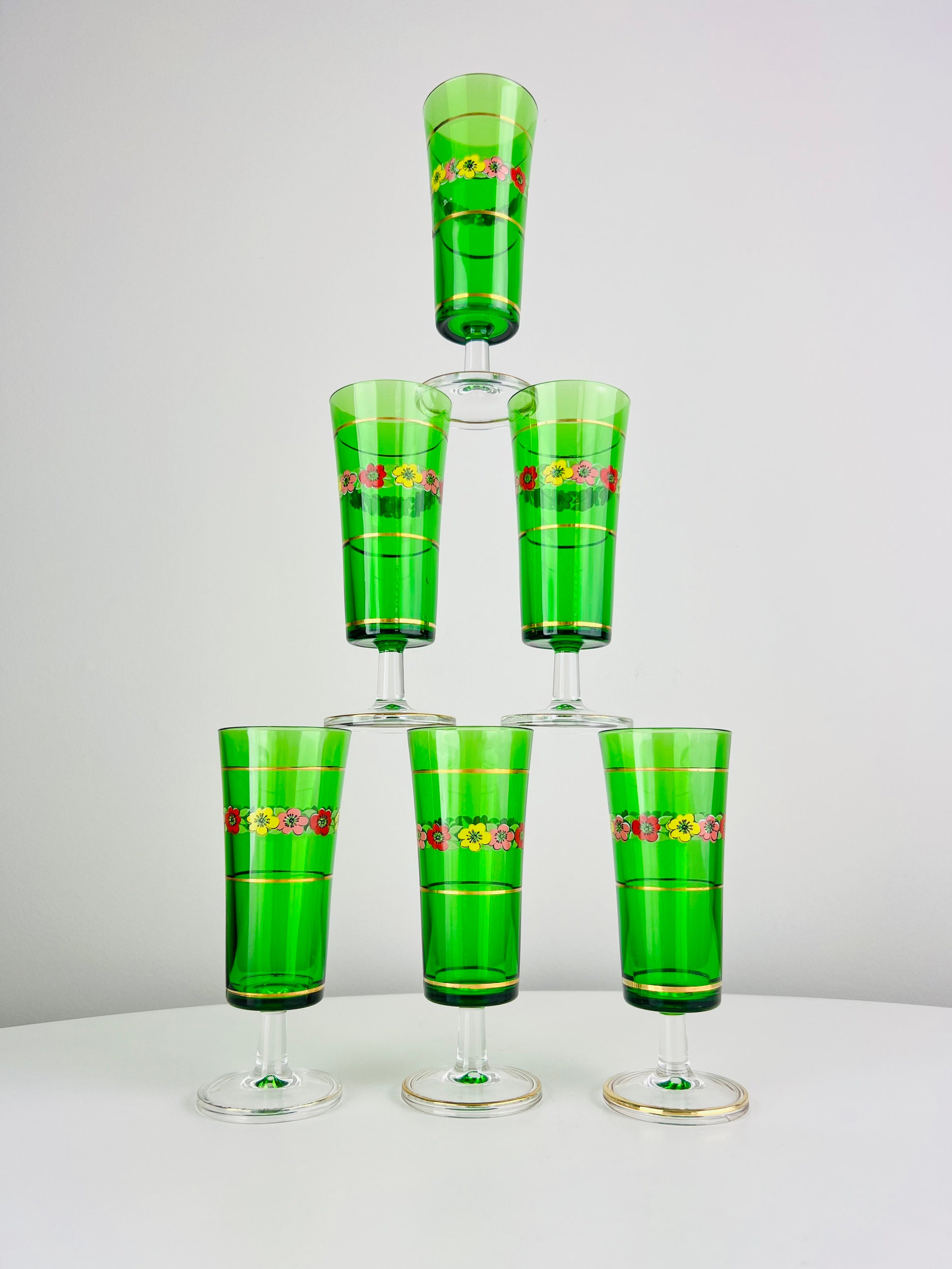 緑と金色の花柄ガラスグラスセット ヴィンテージ グリーン グラス 6 個セット、バラとゴールドの縁取りの