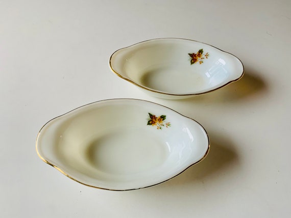 Milk glass top dinnerware set