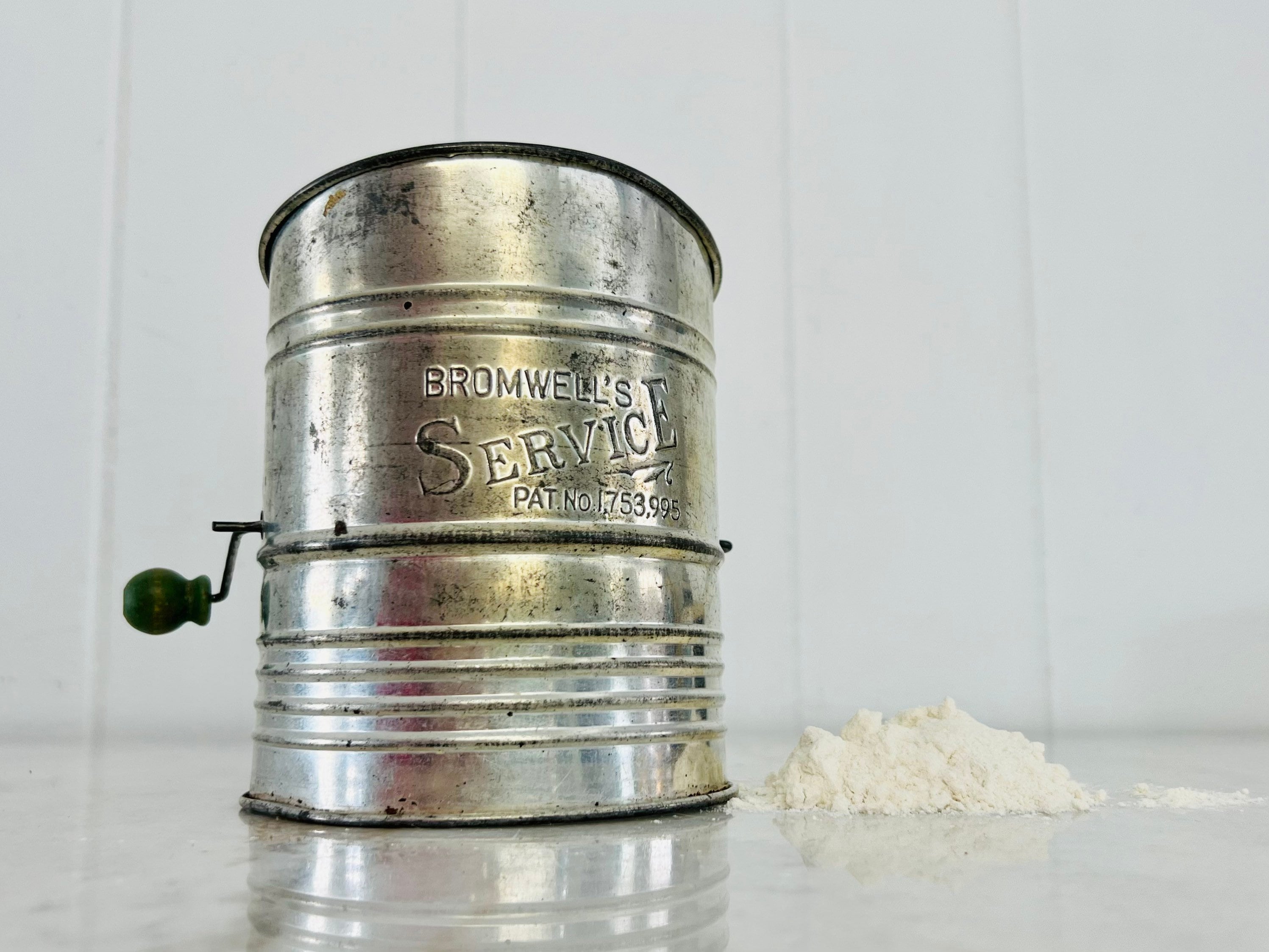 Vintage Bakeware Bromwells Flour sifter (JAS) Vintage Bakeware Bromwells Flour sifter (JAS)