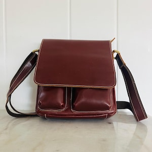 Vintage Reddish Brown Genuine Leather Satchel Messenger Bag, Unisex, Magnetic Closure, 8 separate pockets, convenient classic professional