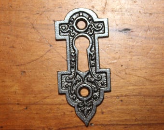 One Small Ornate Antique Cast Iron Curio or Furniture Keyhole Escutcheon CC-80