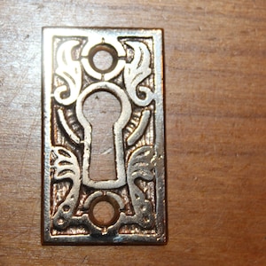 Antique Ornate Cast Bronze Door Knob 1&quot; X 1-3/4&quot; Keyhole Escutcheon CC-62