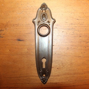 Antique Wrought Bronze/Brass Art Deco? Nouveau? Keyhole Knob Escutcheon C-5