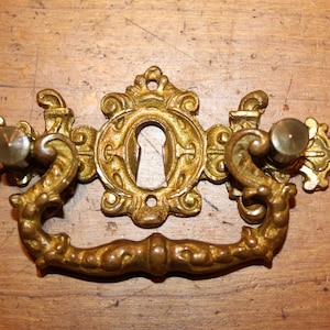 Antique/Vintage Cast Bronze Drawer Drop Bail Handle Pull    G-4