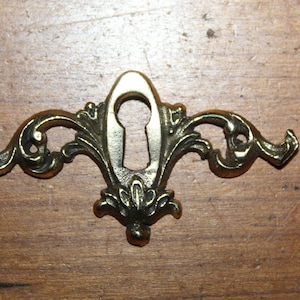 Antique Ornate Cast Bronze Furniture Drawer Curio Keyhole Escutcheon CC-77