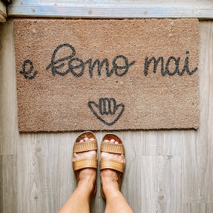 E Komo Mai with Shaka Doormat // Howzit Doormat // Welcome Mat // Home Decor // Door Mat // Hawaiian Decor // Aloha Doormat // Shaka