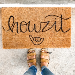 Howzit Doormat // Aloha Doormat // Hawaiian // Hawaii Rug // Aloha Home Decor // Welcome Mat // Home Decor // Door Mat // Hawaii Decor