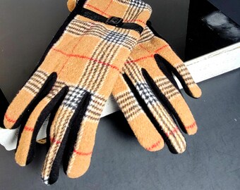 Cosy Ladies Suede Gloves With Buttons & Fleece Lining – Winter Warm & Touchscreen Friendly