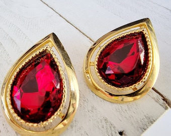 Ruby Red Teardrop CZ Stud Earrings, Vintage Gold Studs,Ruby crystal earring,Teardrop Stud Earrings, Faux blood ruby earrings