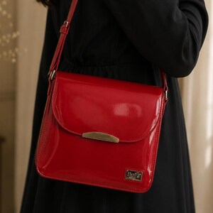 Beijo Red Black Patent Structured Crossbody Bag Y2K Retro Statement Purse Beijo Red Black Patent Y2K Shoulder Bag Baguette Purse | eBay main image 4