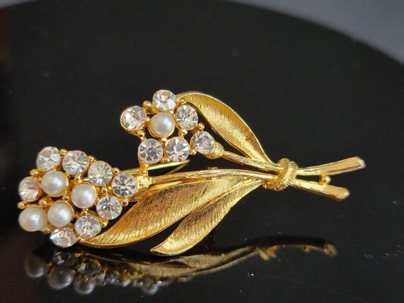 Vintage pearl and rhinestone brooch, Pearl Crysta… - image 3