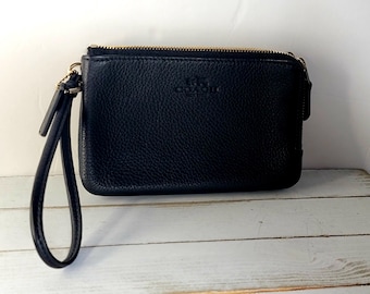 Vintage Coach Armband | Schwarze Kieselstein-Leder-Doppel-Reißverschluss-Clutch
