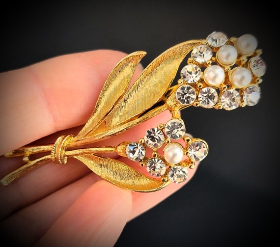 Vintage pearl and rhinestone brooch, Pearl Crysta… - image 1