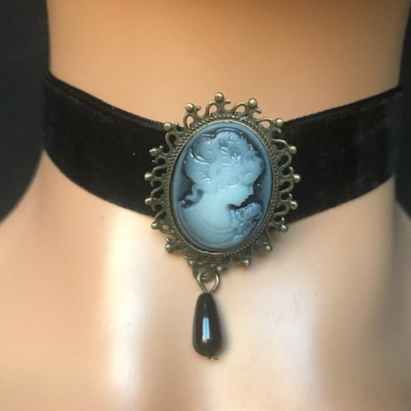 Cameo Necklace Gift for Women, Cameo Jewelry, Velvet choker with cameo,Velvet ribbon choker with cameo