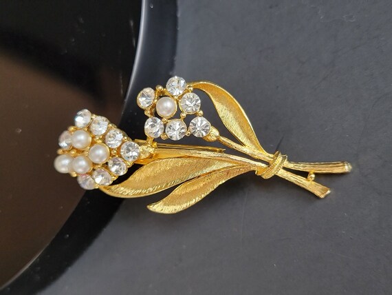 Vintage pearl and rhinestone brooch, Pearl Crysta… - image 2