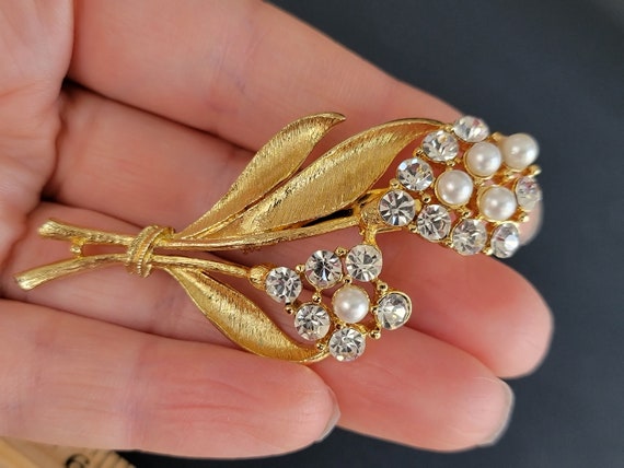 Vintage pearl and rhinestone brooch, Pearl Crysta… - image 4