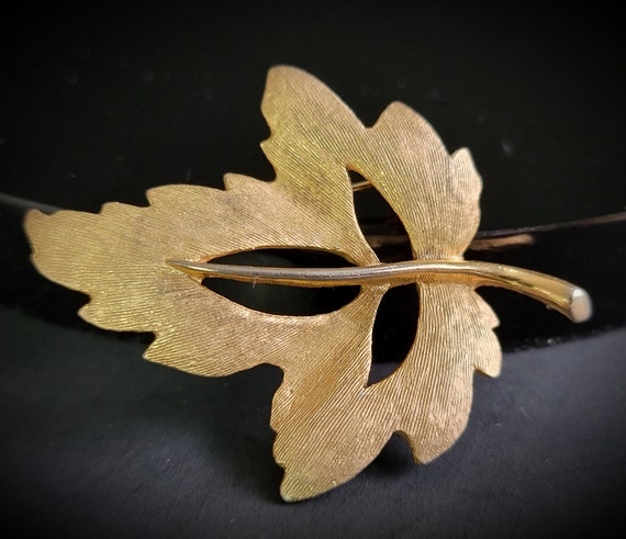 Vintage Gold Texture Maple Leaf Brooch,textured l… - image 1