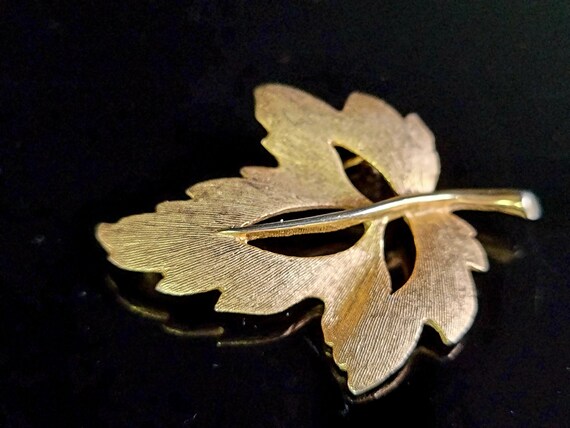 Vintage Gold Texture Maple Leaf Brooch,textured l… - image 4