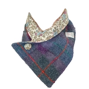 Écharpe cache-cou écossaise en tweed de laine écossaise, tweed, tartan, bleu mauve et vert, doublée de coton rose et hubble, fait main 100 % laine