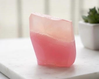 Sabonete artesanal de quartzo rosa, barra de geodo rosa natural – Sabonete de cristal decorativo para spa, casamentos e aniversários.
