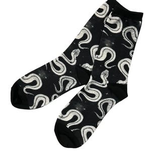 Socken mit Schlangenmotiven