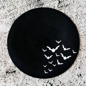 Vegan Beret - Bats - B/W