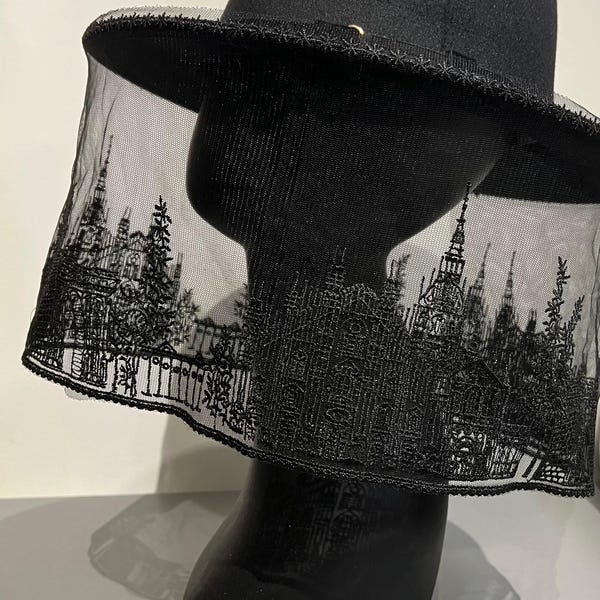 Sombrero de ala ancha de fieltro vegano - Colección de luto - Encaje Catedral